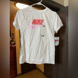 Nike T-shirt Girls 👧 Size Large New 👕